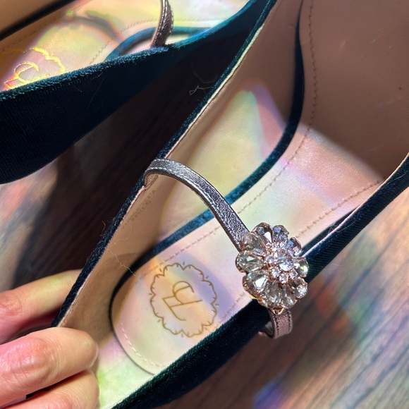 73 hours women’s velvet green point toe heels with flower button - Picture 5 of 6